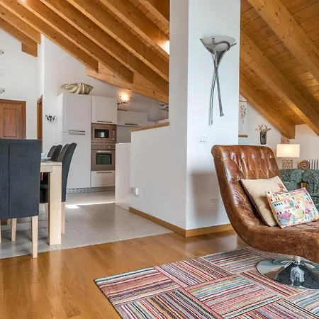 Vista D'oro Ulivo Apt. 15 شقة Perledo